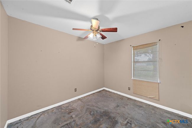 518 E Avenue G, House other with 3 bedrooms, 2 bathrooms and null parking in Rosebud TX | Image 9