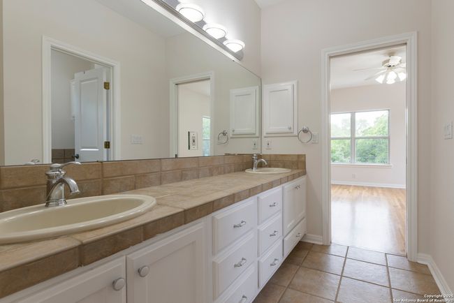 2nd Bathroom | Image 27