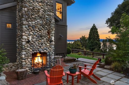 15451 Harvey Rd Ne, Bainbridge Island, WA, 98110-1052 | Card Image