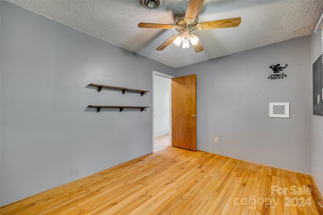 Bedroom Upstairs | Image 13