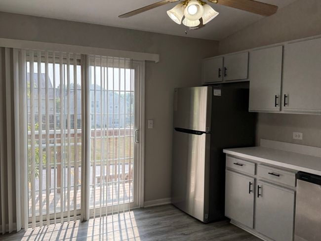 UNIT-2N - 1411 Berta Dr, Condo with 2 bedrooms, 1 bathrooms and 2 parking in Crest Hill IL | Image 5