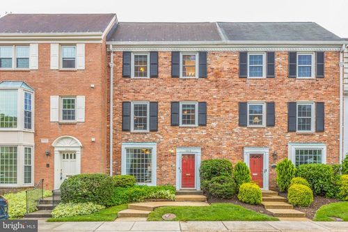 6813 Market Square Dr, MCLEAN, VA, 22101-2922 | Card Image