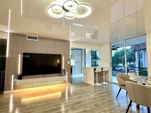 205e-671 Ne 195th St, Miami, FL, 33179-3359 | Card Image