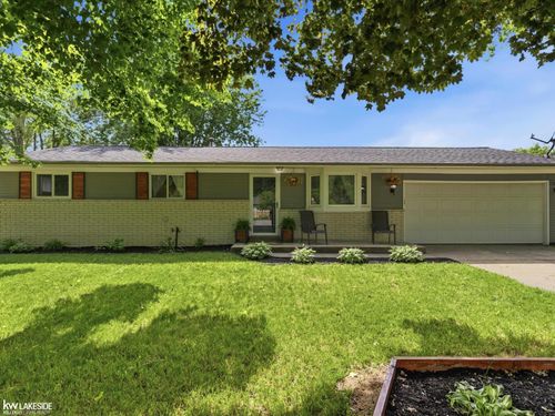 45709 Wakefield St, Shelby Twp, MI, 48317-4762 | Card Image