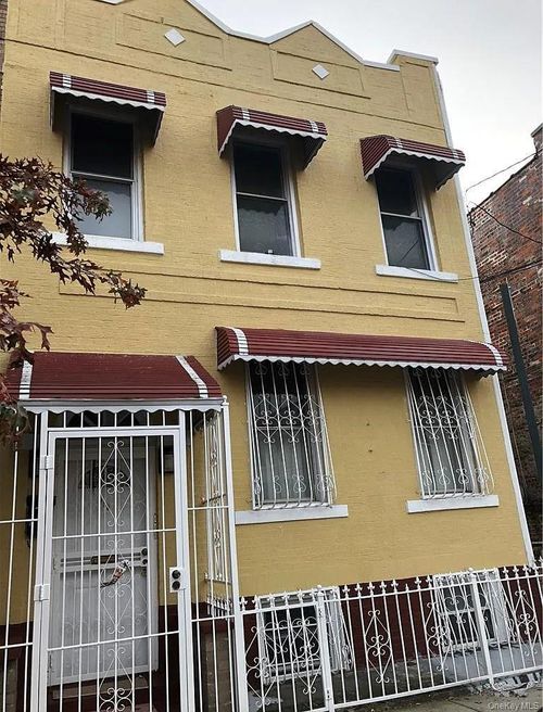736 E 221st St, Bronx, NY, 10467-5102 | Card Image