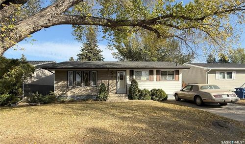 1236 Av Y N, Saskatoon, SK, S7L3L7 | Card Image