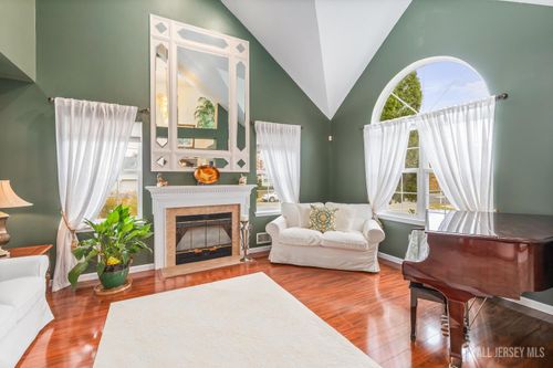 2 Kristen Ct, Matawan, NJ, 07747-9687 | Card Image