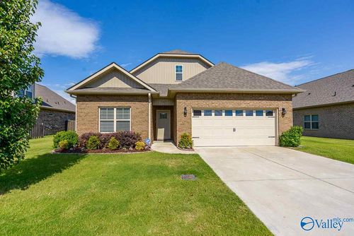 3031 Greenway Cir Se, Owens Cross Roads, AL, 35763-8943 | Card Image