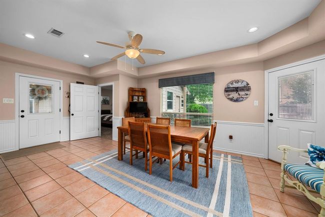 Family Room | Image 12
