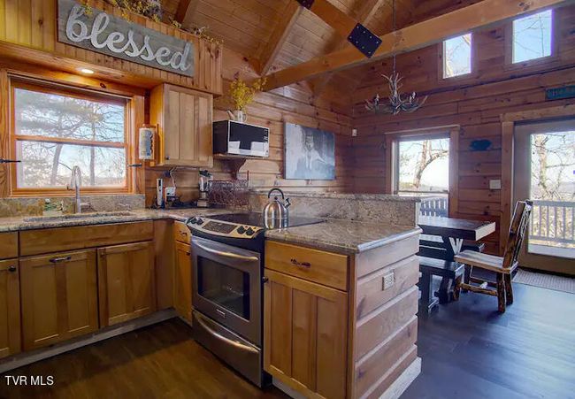 3831 Glenview Way, House other with 3 bedrooms, 3 bathrooms and null parking in Sevierville TN | Image 8