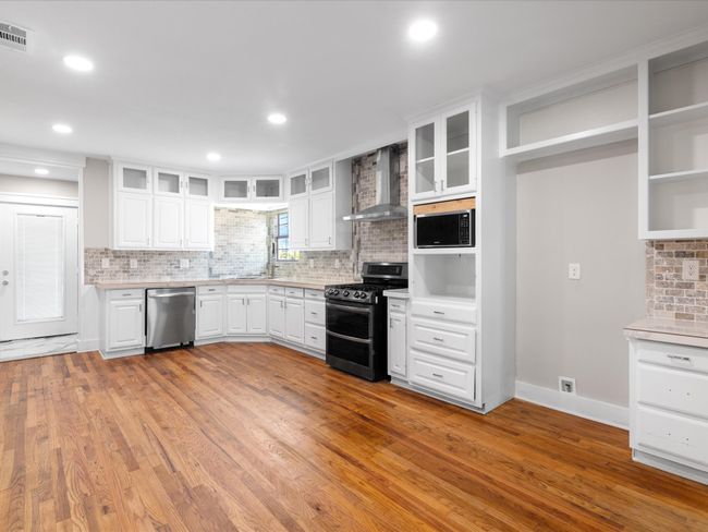 1001 W Lampasas St, House other with 3 bedrooms, 2 bathrooms and null parking in Ennis TX | Image 9