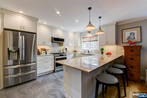 598 Sanderling Ct, Secaucus, NJ, 07094-2220 | Card Image