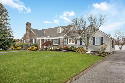 28 Lincoln Avenue, Oyster Bay, NY, 11758 | Card Image