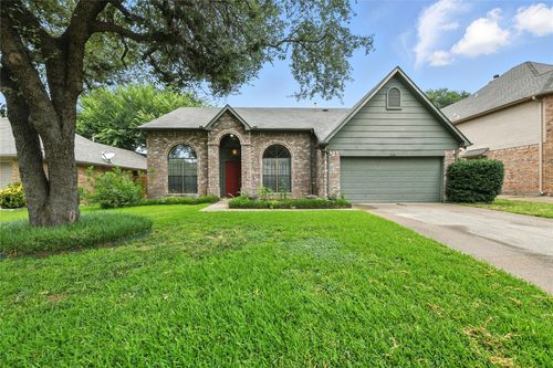 2116 S Winding Creek Dr, Grapevine, TX, 76051-3012 | Card Image