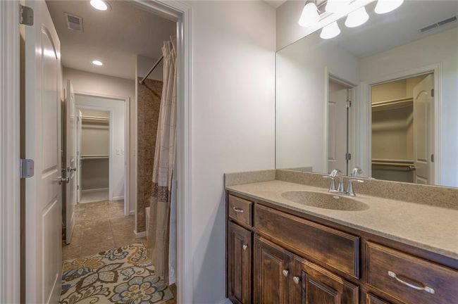 Jack-n-Jill between bedroom 2&3 on 2nd level | Image 48