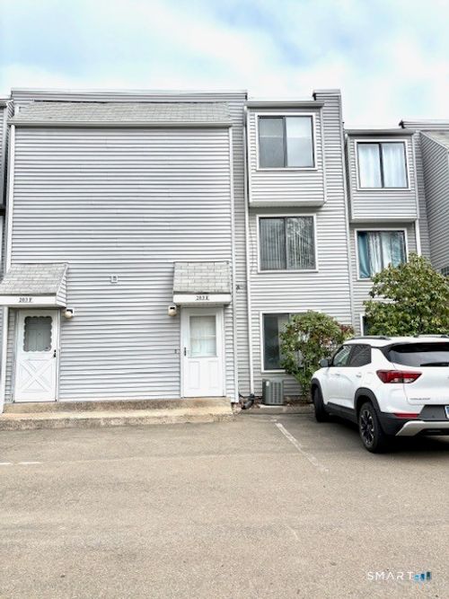 unit-e-203 Thompson St, East Haven, CT, 06513-1948 | Card Image