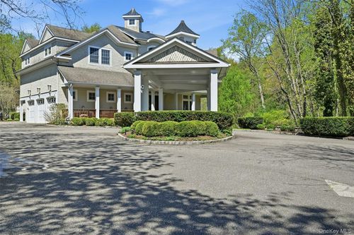 5 Mill Rd, Huntington, NY, 11743-1032 | Card Image