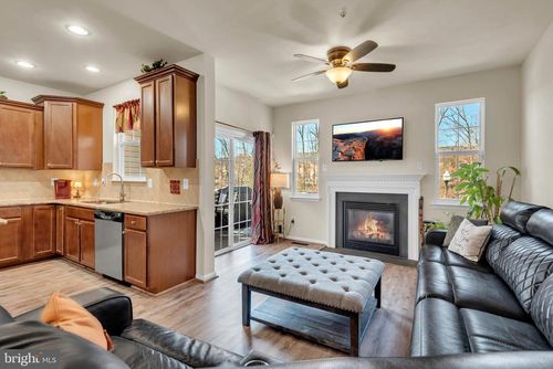 7044 Ingrahm Dr, GLEN BURNIE, MD, 21060-8358 | Card Image