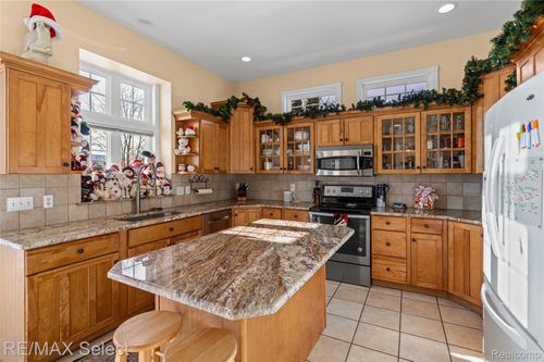 7065 Crosswinds Dr, Swartz Creek, MI, 48473-9778 | Card Image