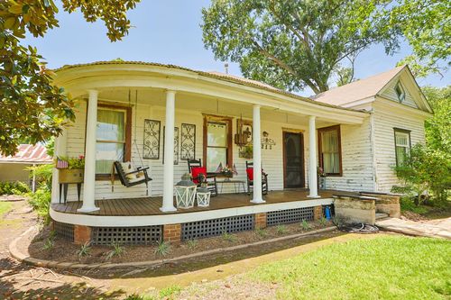 212 S Pine St, Tomball, TX, 77375-4662 | Card Image