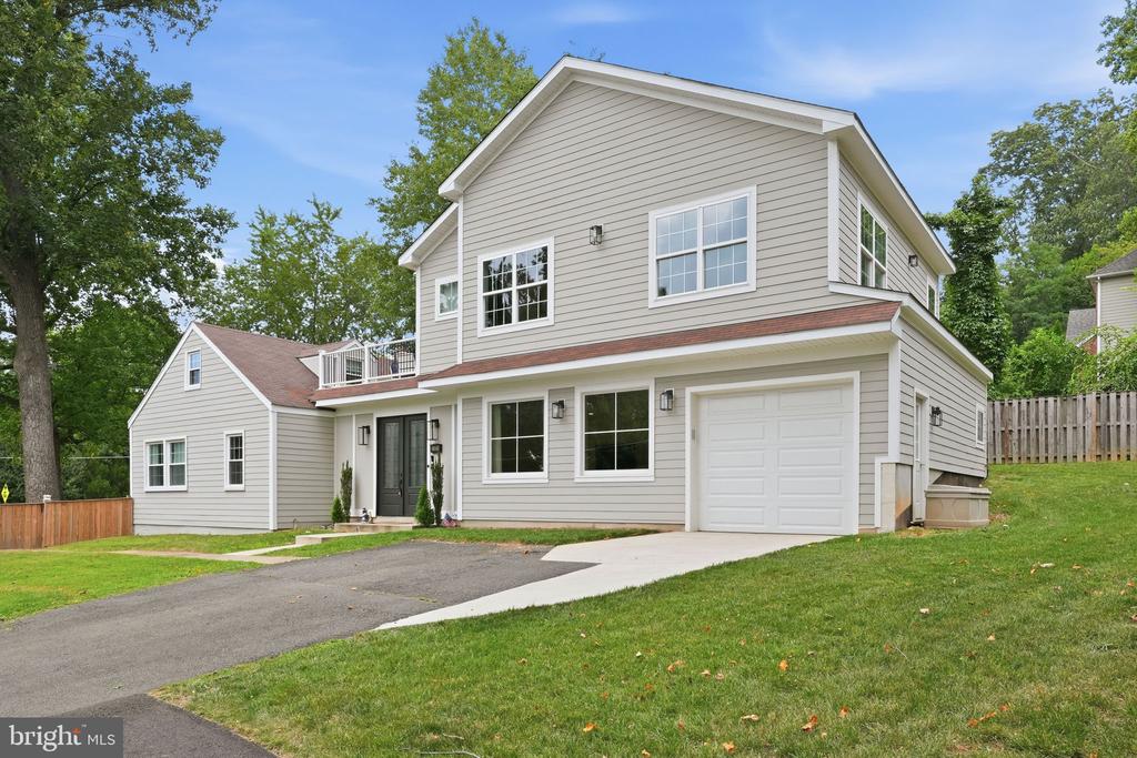 Residential in FALLS CHURCH