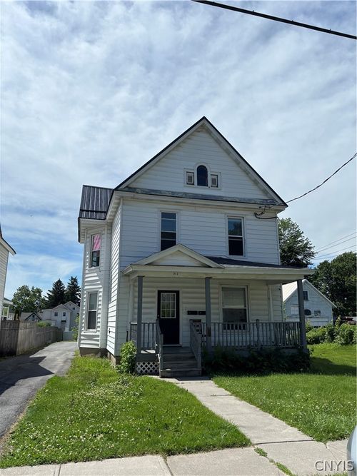 511 Lansing St, Watertown, NY, 13601-2098 | Card Image