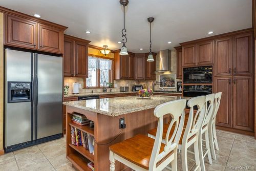 9 Georgian Dr, Stony Point, NY, 10980-1117 | Card Image