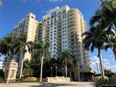 317 - 800 N Tamiami Trail, Condo with 2 bedrooms, 2 bathrooms and null parking in Sarasota FL | Image 1