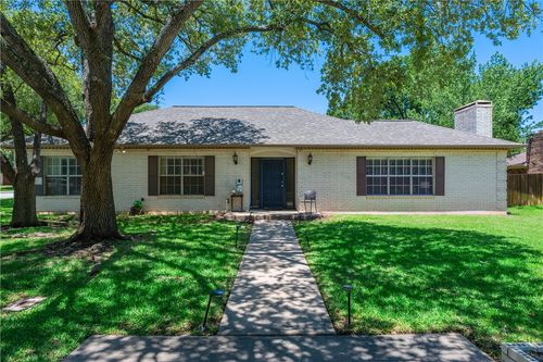 1818 Bee Creek Dr, College Station, TX, 77840-4967 | Card Image