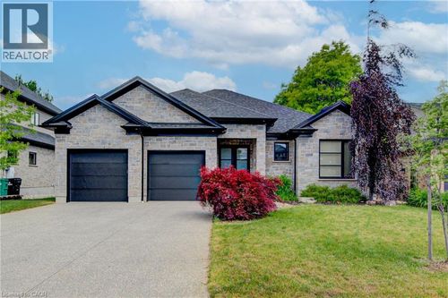 392 Allenby Court, Waterloo, ON, N2K3J8 | Card Image
