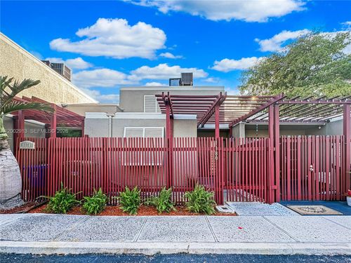 1180 Windward Dr, Pembroke Pines, FL, 33026-3075 | Card Image