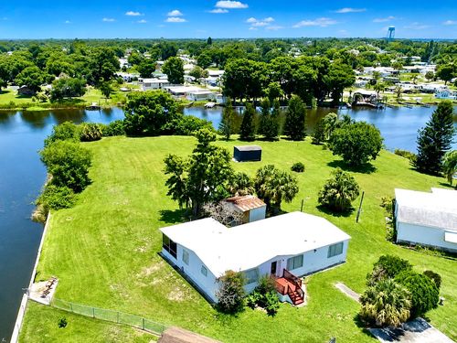 2717 Se 32nd St, Okeechobee, FL, 34974-6744 | Card Image