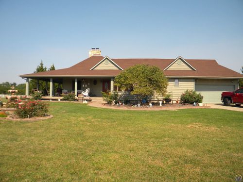 1020 Wanamaka Rd, Emporia, KS, 66801-8189 | Card Image