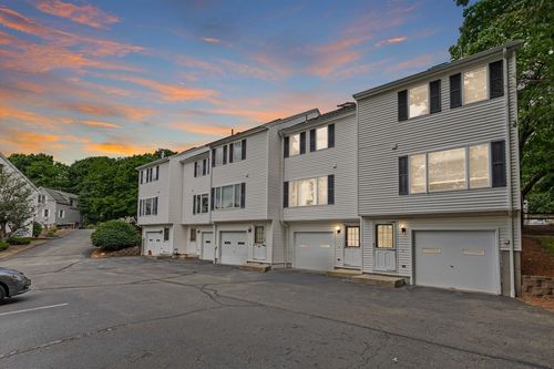 e-1 Traverse St, Wakefield, MA, 01880-3331 | Card Image