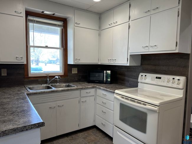 110 N Pearl St, House other with 3 bedrooms, 1 bathrooms and null parking in Menno SD | Image 14