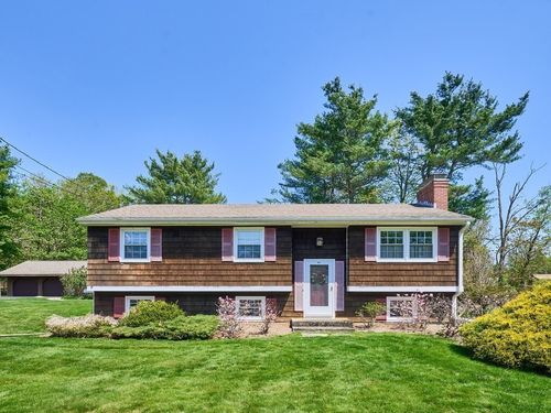 841 Dennison Dr, Southbridge, MA, 01550-3803 | Card Image
