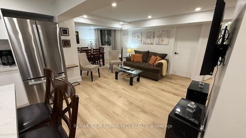 204 Mccaffrey Rd, Newmarket, ON, L3X1J9 | Card Image