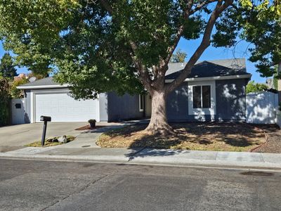 109 Cedro Circle, House other with 4 bedrooms, 2 bathrooms and null parking in Sacramento CA | Image 2