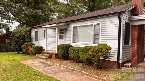 690 Brookdale Dr, Statesville, NC, 28677-3404 | Card Image