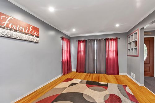 257 149th Rd, Rosedale, NY, 11422-3022 | Card Image