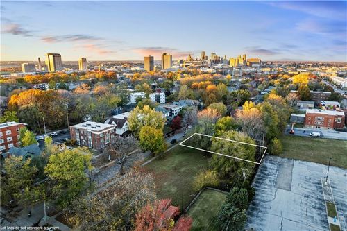 2833 Harrison St, Kansas City, MO, 64109-1203 | Card Image