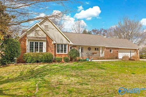 101 Ce Lee Cir, Huntsville, AL, 35806-2605 | Card Image