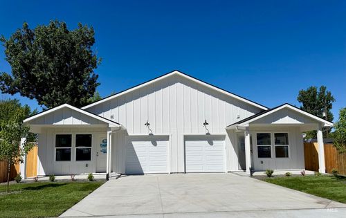 1115 S Commercial Ave, Emmett, ID, 83617-3571 | Card Image