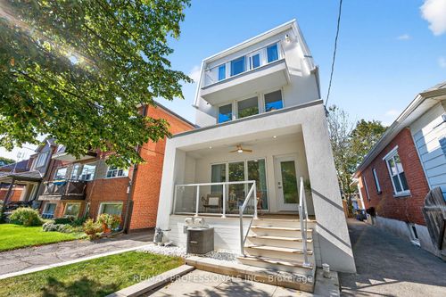 22 9th St, Etobicoke, ON, M8V3E3 | Card Image