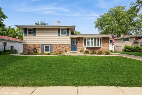 610 Bryn Mawr Ave, Bartlett, IL, 60103-5807 | Card Image