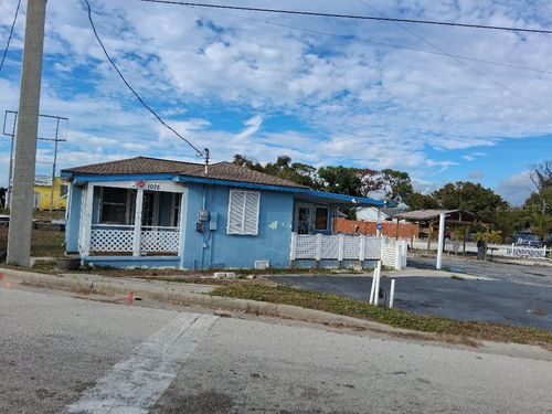 1075 S Mccall Rd, ENGLEWOOD, FL, 34223-4227 | Card Image