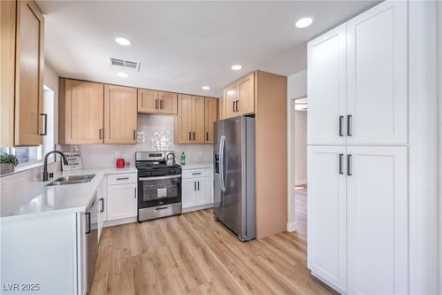 9321 Dancing Daffodil Ave, Las Vegas, NV, 89129-6986 | Card Image