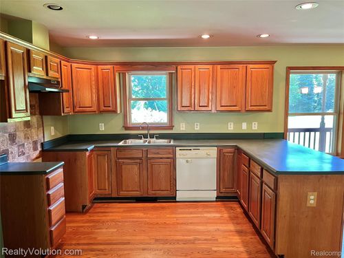 6649 Mckibbon Rd, North Branch, MI, 48461-9657 | Card Image