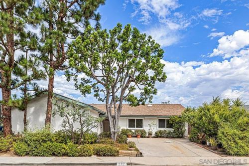 647 Windsor Cir, Chula Vista, CA, 91910-6233 | Card Image