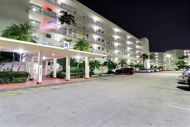 R209 - 3010 Marcos Dr, Condo with 1 bedrooms, 1 bathrooms and null parking in Aventura FL | Image 31